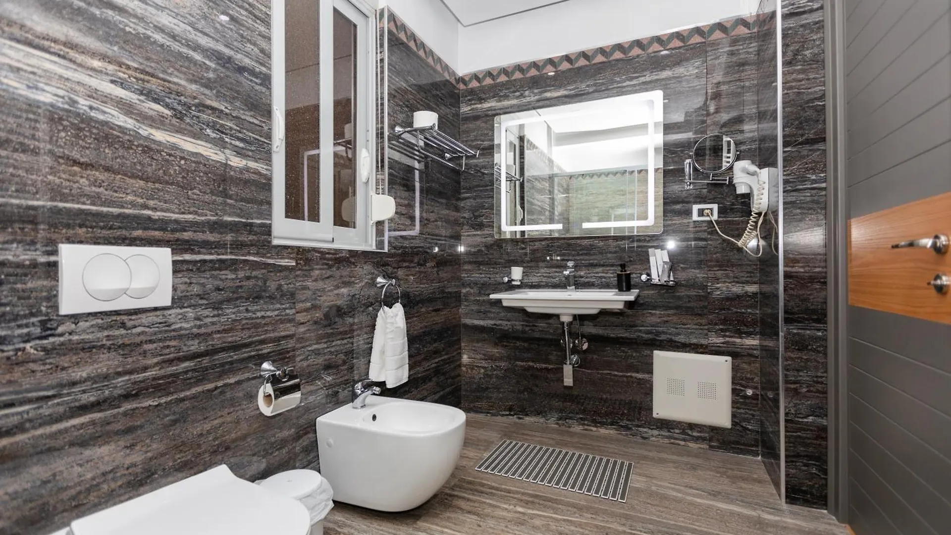 Hotel Imperial Kanine Albania